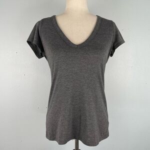 Love on a Hanger Gray V-Neck T-Shirt Size L EUC